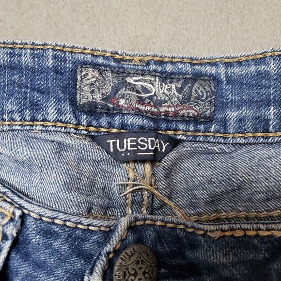 Silver Tuesday Jeans Low Rise Flared Leg Y2K Embroidered pockets Size 30 - Picture 3 of 15